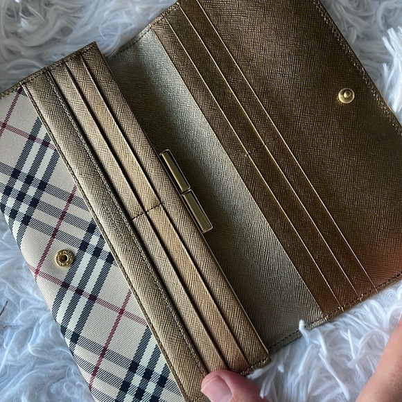 LIKE NEW AUTHENTIC BURBERRY LONG WALLET GOLD CHECKER PATTERN - Picture 5 of 10